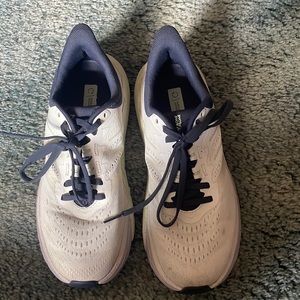 Hoka Arahi 5 !! Rarely worn